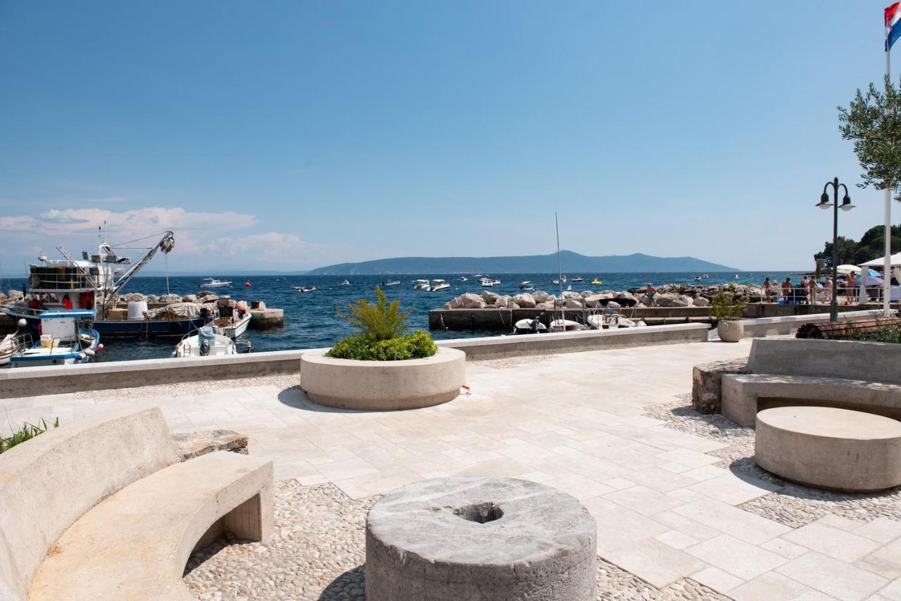 Beachfront Karla Appartement *
